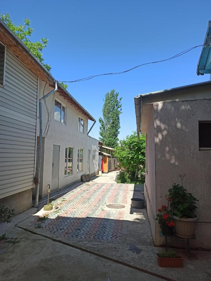Toktogul Ghesthouse Hotel Exterior photo
