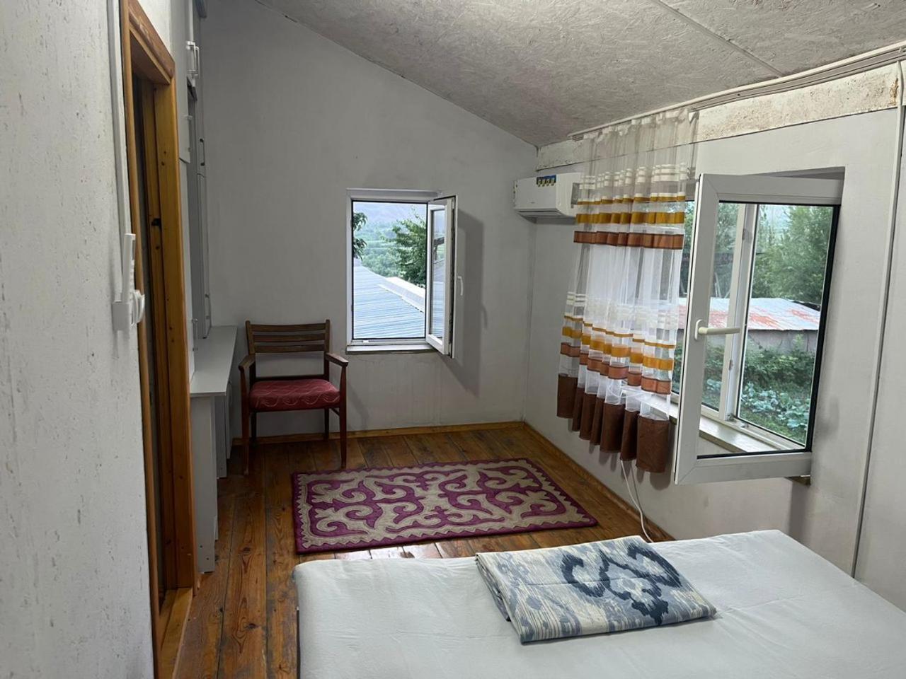 Toktogul Ghesthouse Hotel Exterior photo