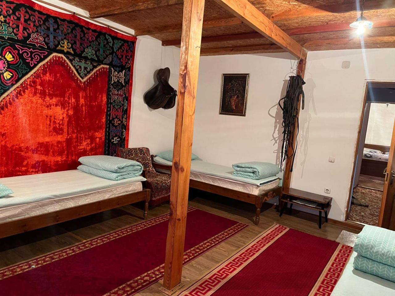Toktogul Ghesthouse Hotel Exterior photo